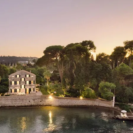 ヴィラ Magnificent Seafront Corfu 5 En-suite Bedrooms The Durrells House Historic Elegance Modern Luxuries Direct Access Private, コルフ島