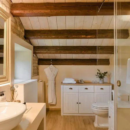 Magnificent Seafront Corfu 5 En-suite Bedrooms The Durrells House Historic Elegance Modern Luxuries Direct Access Private, ヴィラ