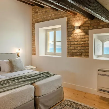 Magnificent Seafront Corfu 5 En-suite Bedrooms The Durrells House Historic Elegance Modern Luxuries Direct Access Private, ヴィラ コルフ島