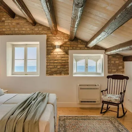 ヴィラ Magnificent Seafront Corfu 5 En-suite Bedrooms The Durrells House Historic Elegance Modern Luxuries Direct Access Private, *