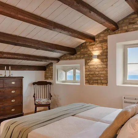 Magnificent Seafront Corfu 5 En-suite Bedrooms The Durrells House Historic Elegance Modern Luxuries Direct Access Private, * コルフ島