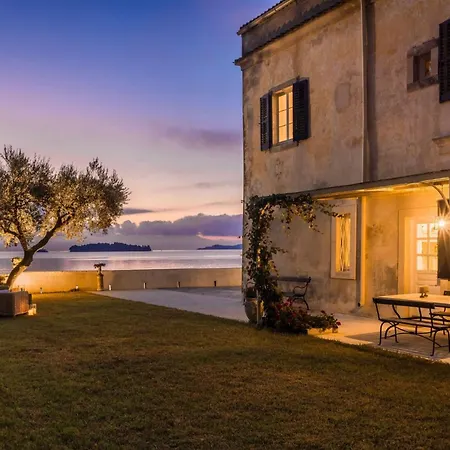 Villa Magnificent Seafront Corfu 5 En-suite Bedrooms The Durrells House Historic Elegance Modern Luxuries Direct Access Private, Corfu (city)