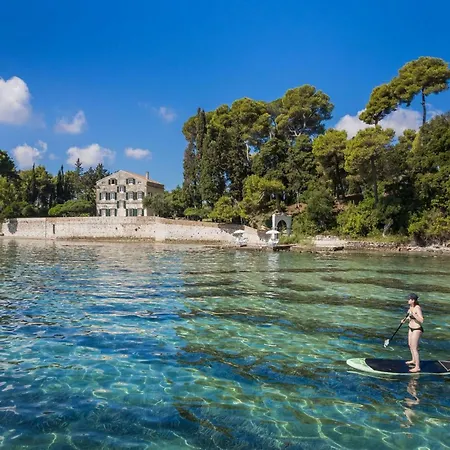 ヴィラ Magnificent Seafront Corfu 5 En-suite Bedrooms The Durrells House Historic Elegance Modern Luxuries Direct Access Private,