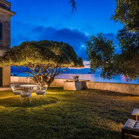 Magnificent Seafront Corfu 5 En-suite Bedrooms The Durrells House Historic Elegance Modern Luxuries Direct Access Private, * コルフ島
