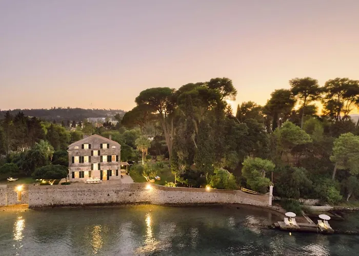 Villa Magnificent Seafront Corfu 5 En-suite Bedrooms The Durrells House Historic Elegance Modern Luxuries Direct Access Private, Corfu (city)