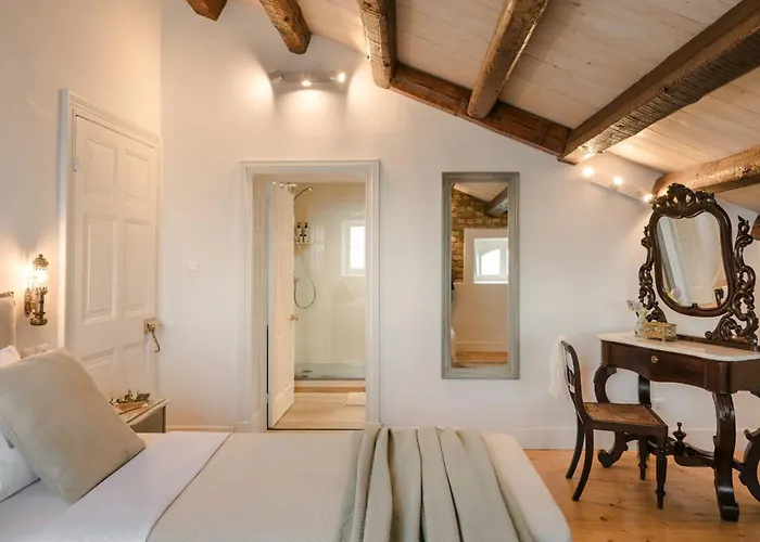 Magnificent Seafront Corfu 5 En-suite Bedrooms The Durrells House Historic Elegance Modern Luxuries Direct Access Private, * Corfu (city)