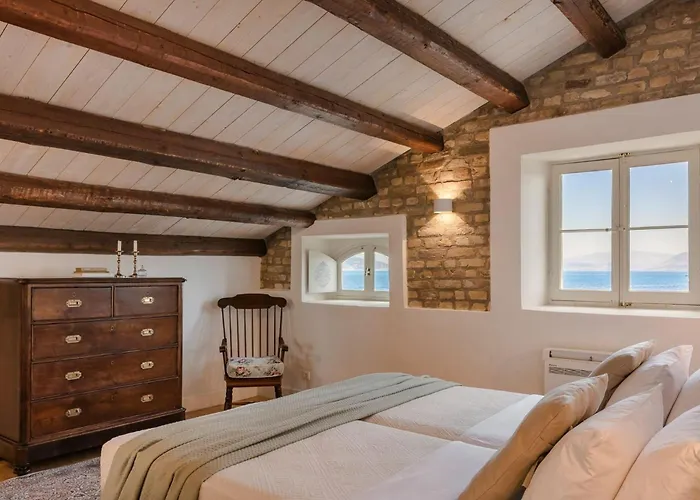 Magnificent Seafront Corfu 5 En-suite Bedrooms The Durrells House Historic Elegance Modern Luxuries Direct Access Private, * Corfu (city)