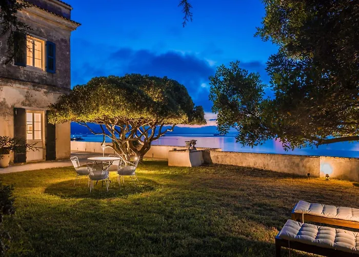 Magnificent Seafront Corfu 5 En-suite Bedrooms The Durrells House Historic Elegance Modern Luxuries Direct Access Private, * Corfu (city)